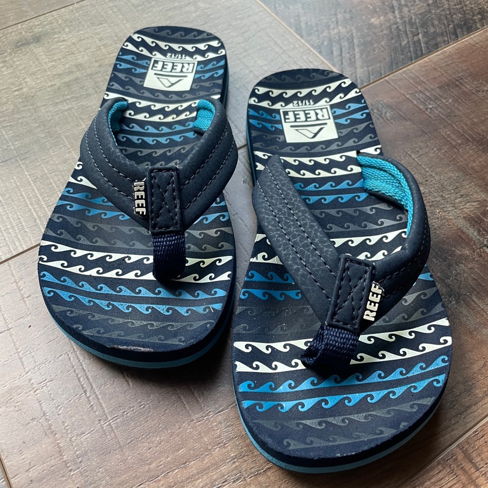 Reef Kids' Navy and Aqua Wave Sandals